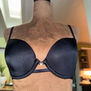 Elegant Black Underwire Bra by Savage X Fenty